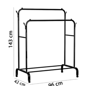 rack de ropa blanco de dos tubos con detalles decorativos de hojas en los laterales sosteniendo varias prendas colgadas.