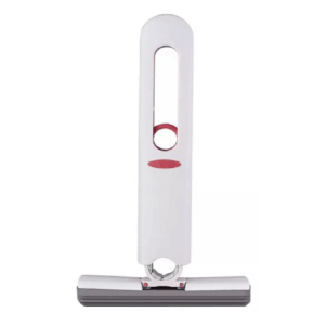 mini trapeador portátil plegable con cabezal de esponja absorbente limpiando una mesa de vidrio con una sola mano.